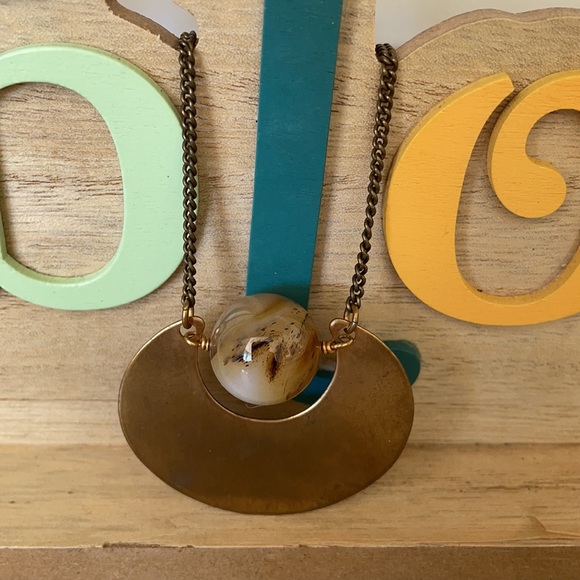 NWT Larissa Loden Brass and Agate Modernist Necklace - Picture 3 of 11